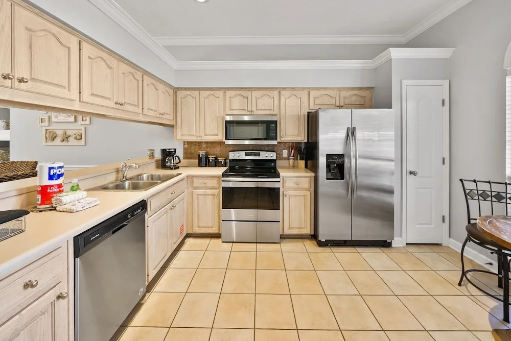 Sea-renity - 3 Br home by RedAwning