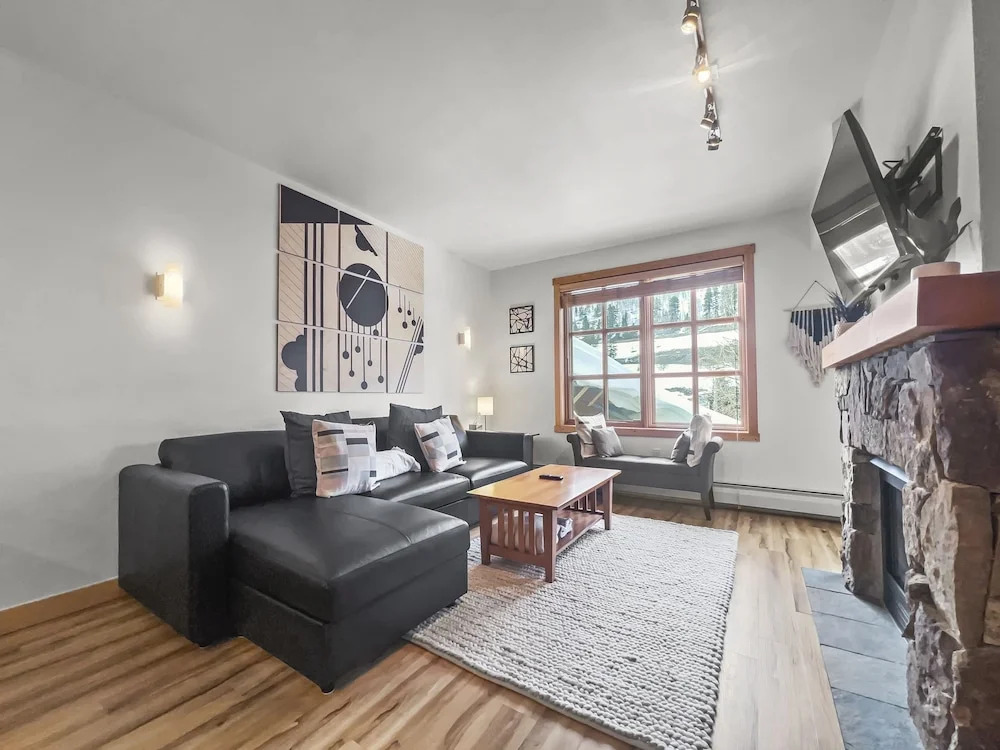 Pp225 Passage Point 1 Bedroom Condo by RedAwning