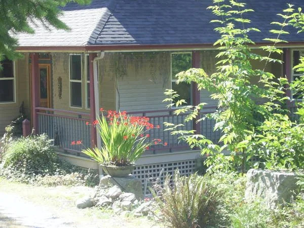 Artist & The Quiltmaker Victorian B & B The