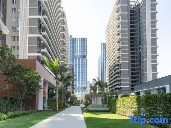 Liangting Lux·Platinum Joy Center Hotel Apartment (Sanya Dapeng City Store)