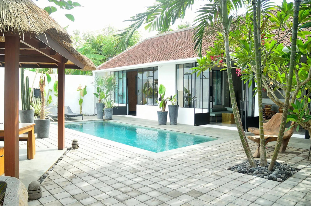 Villa Ruku-Ruku - Modern 1BR Villa with AC Living Room & Private Pool - French Style Interior