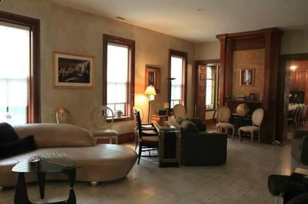 Mt Vernon Square Bed and Breakfast