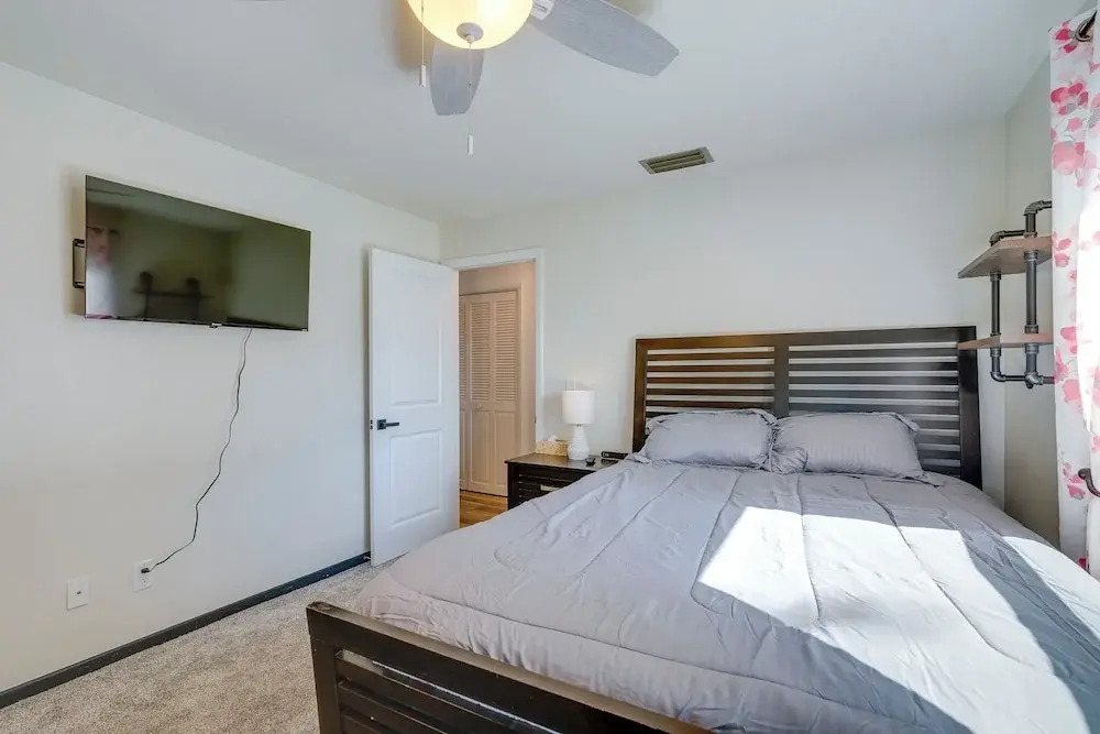 Canal-front Gem w/ Hot Tub, Foosball in Cape Coral