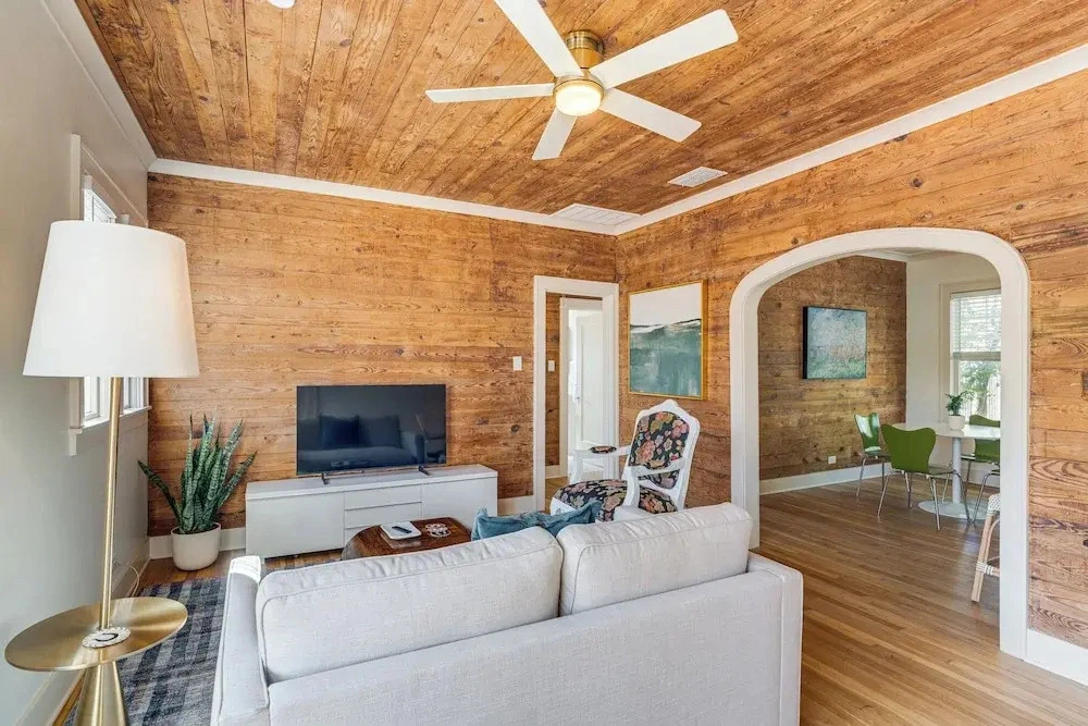 Walk to Downtown Tyler! Updated Historic Apt
