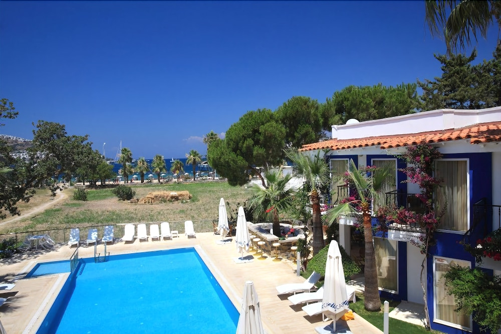 Catamaran Hotel
