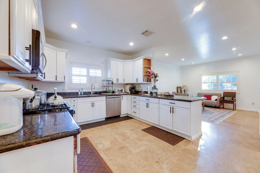 Great Location & Free Extras! Bellflower Stay