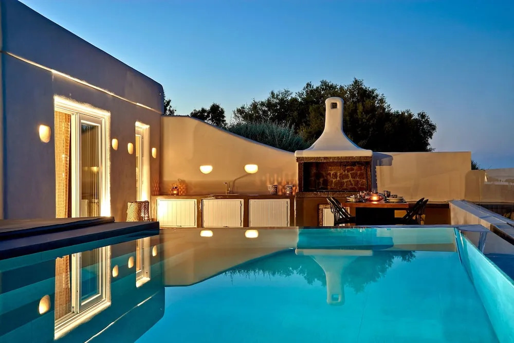 Incognito Beach Villa Santorini