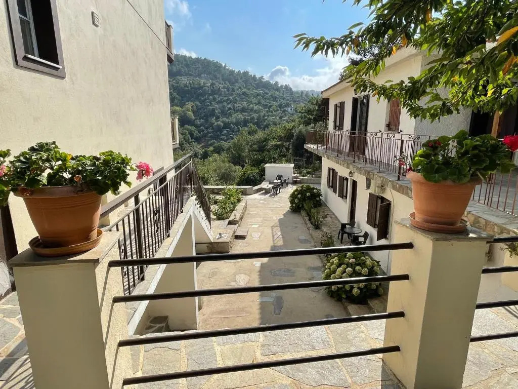 Studio Raxes Ikaria #2