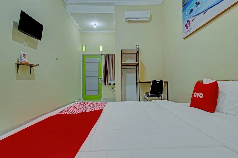 RedDoorz Syariah at Shakira Alesha Enggal
