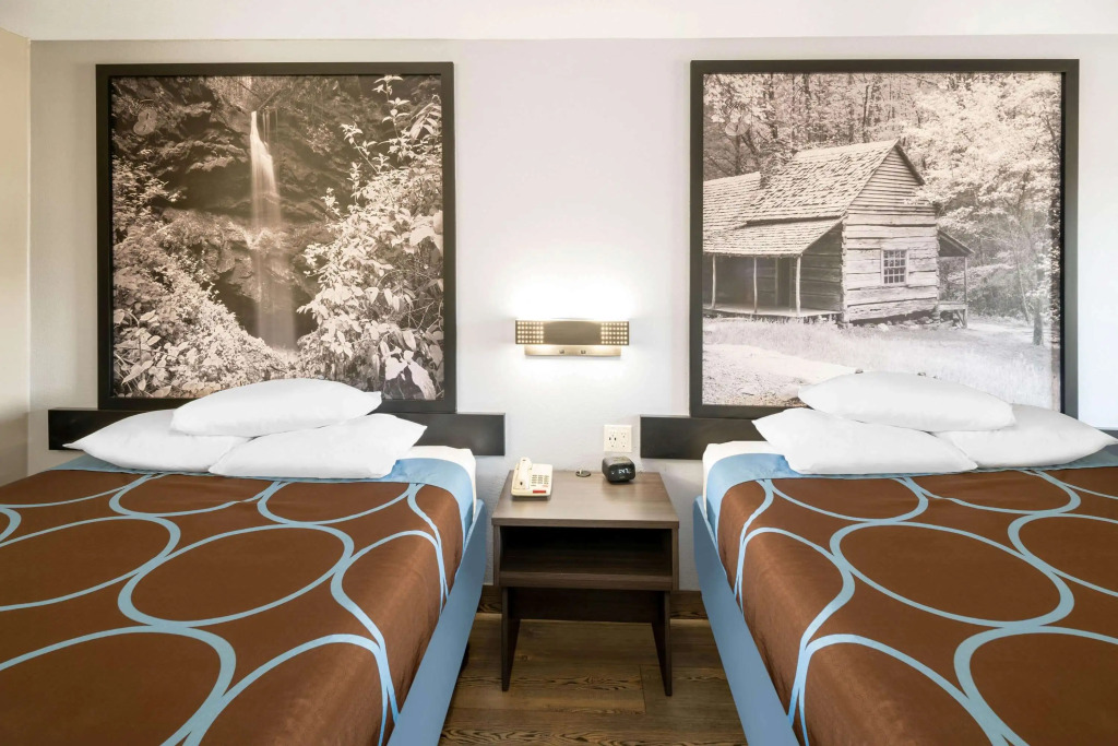 Super 8 by Wyndham Cleveland