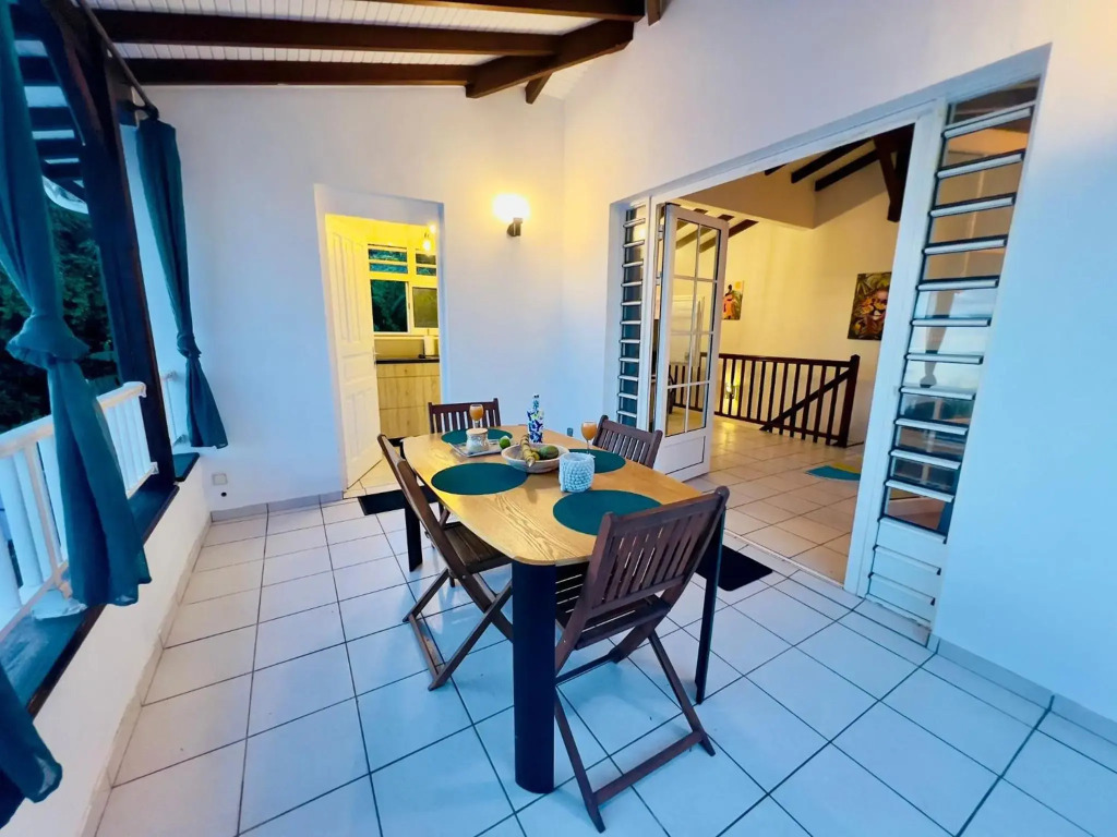 Villa T3 duplex paisible avec piscine et vue mer,rocher du diamant