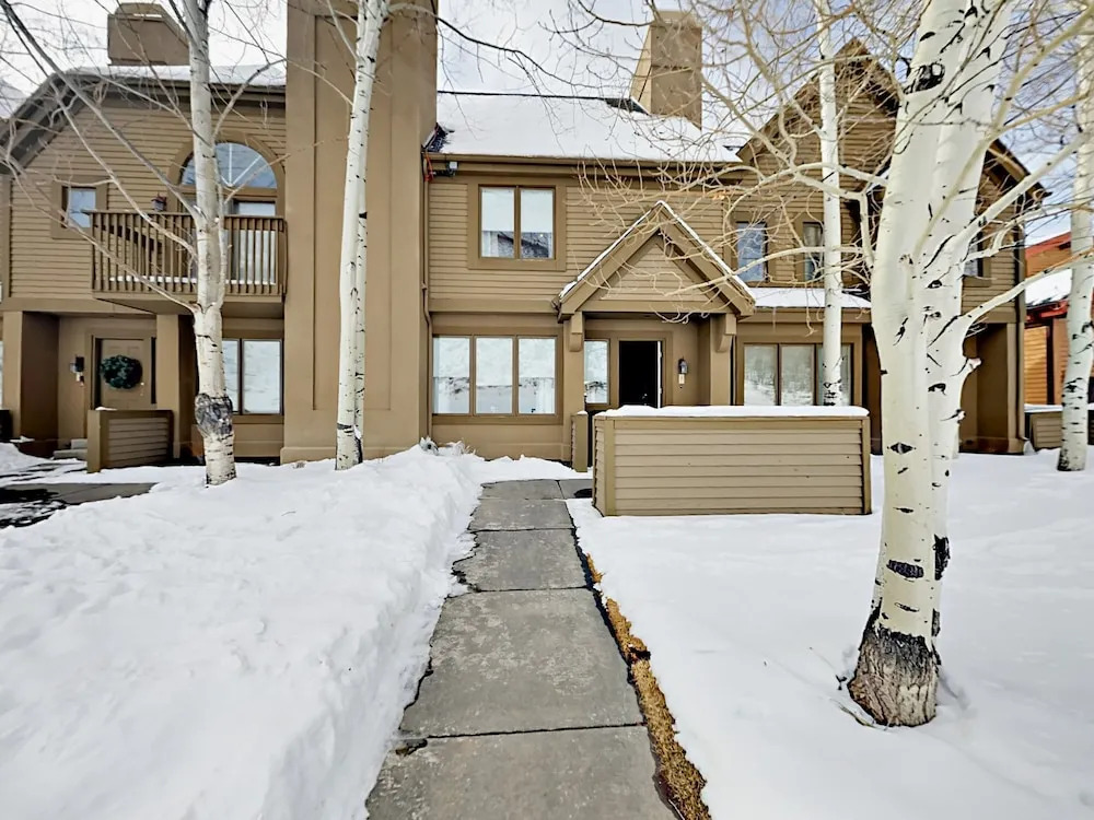 3160 Deer Valley Drive East #8 Townhouse 2 Bedrooms 2.5 Bathrooms Town