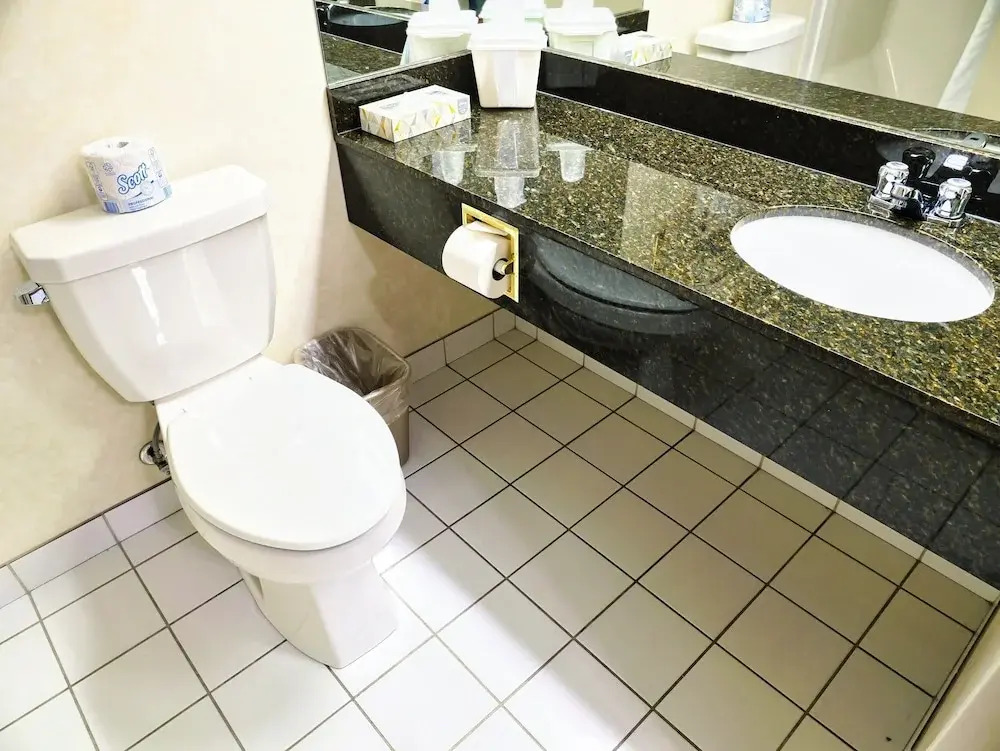Continental Inn & Suites