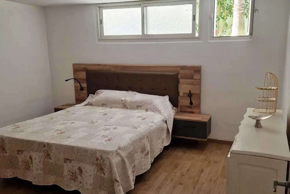 2 Bed Villa Sleeps 4 - Garden Wifi Parking