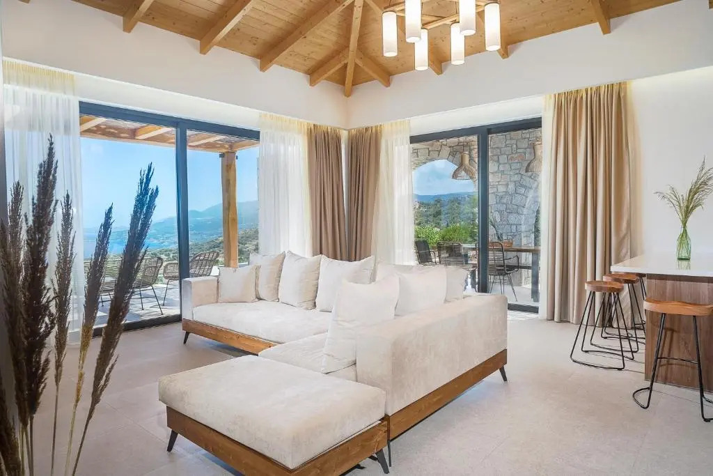SUOLO di GIOIA Villa with magnificent sea view and infinity pool 18*4m