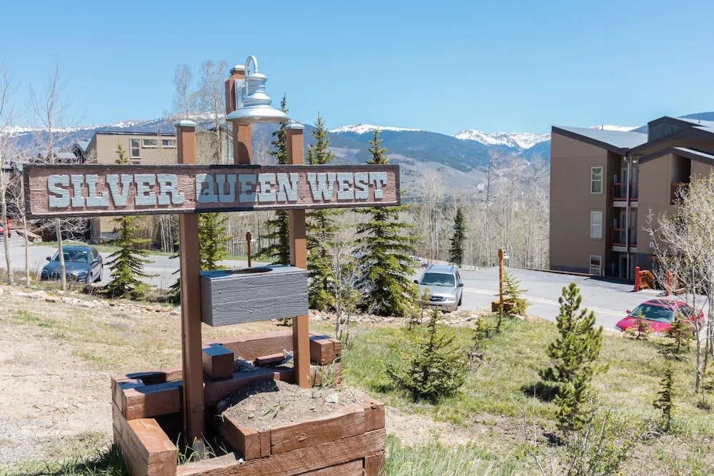 Silver Queen West, Building B, Unit 7137 by Summit County Mountain Retreats
