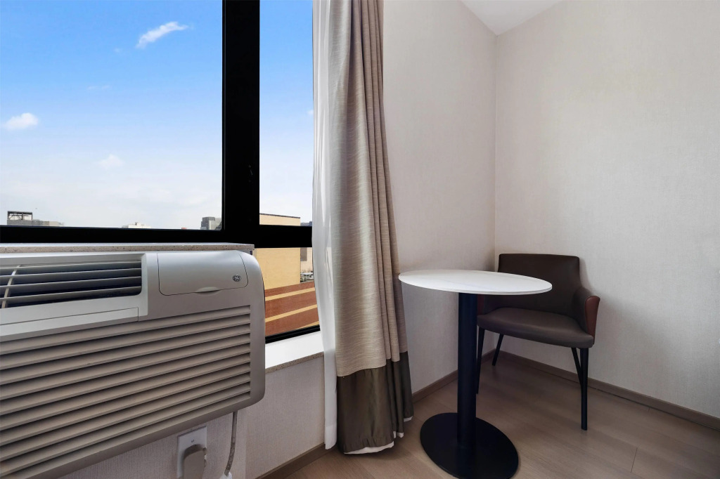 Ramada by Wyndham Flushing Queens