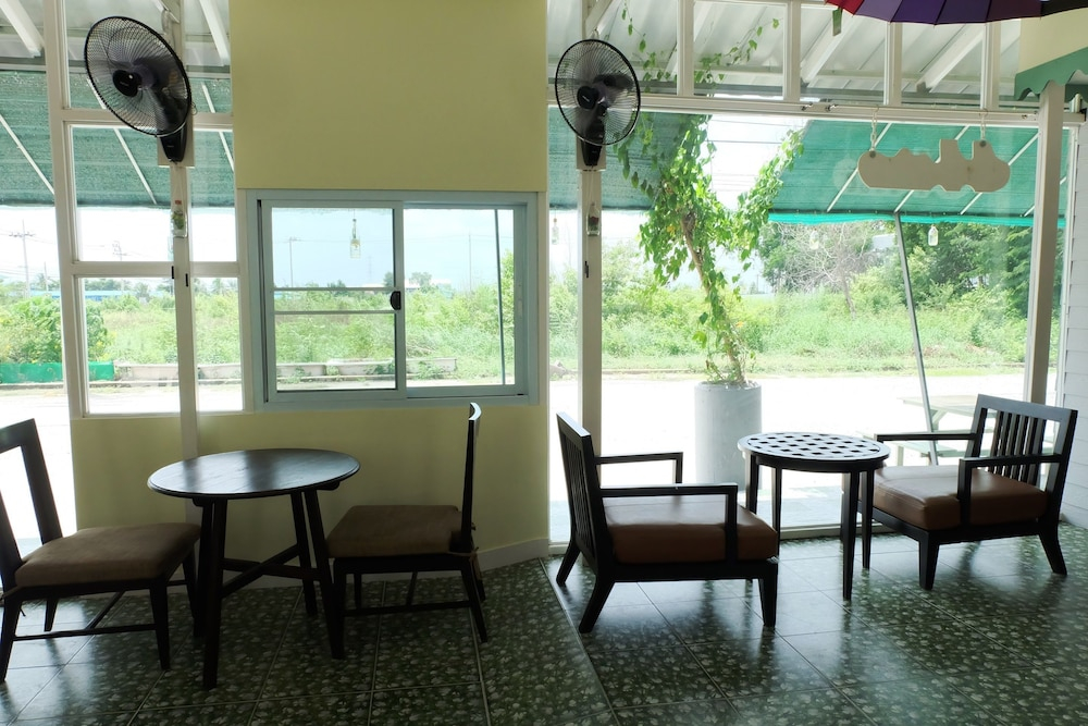 AA Villa Garden Airport