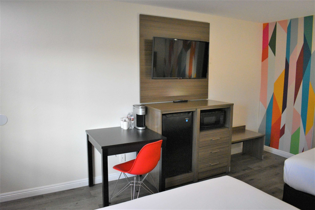 Signature Anaheim Maingate