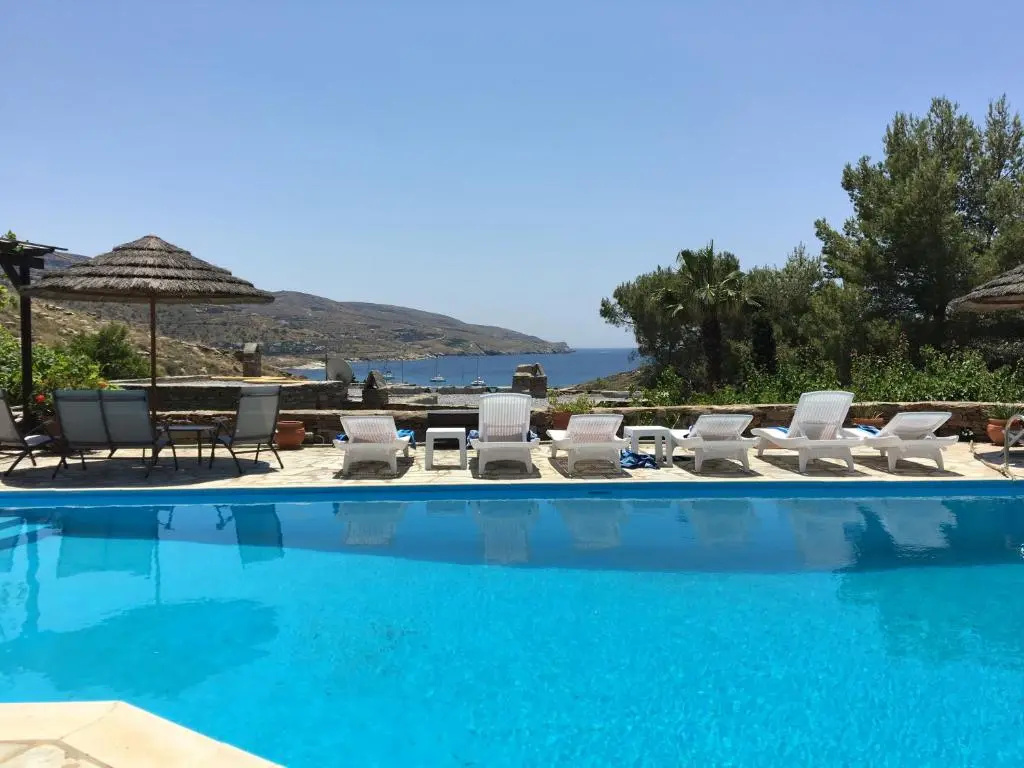 Villa Tereza, 2' walk from Koundouros beach and gorgeous pool!