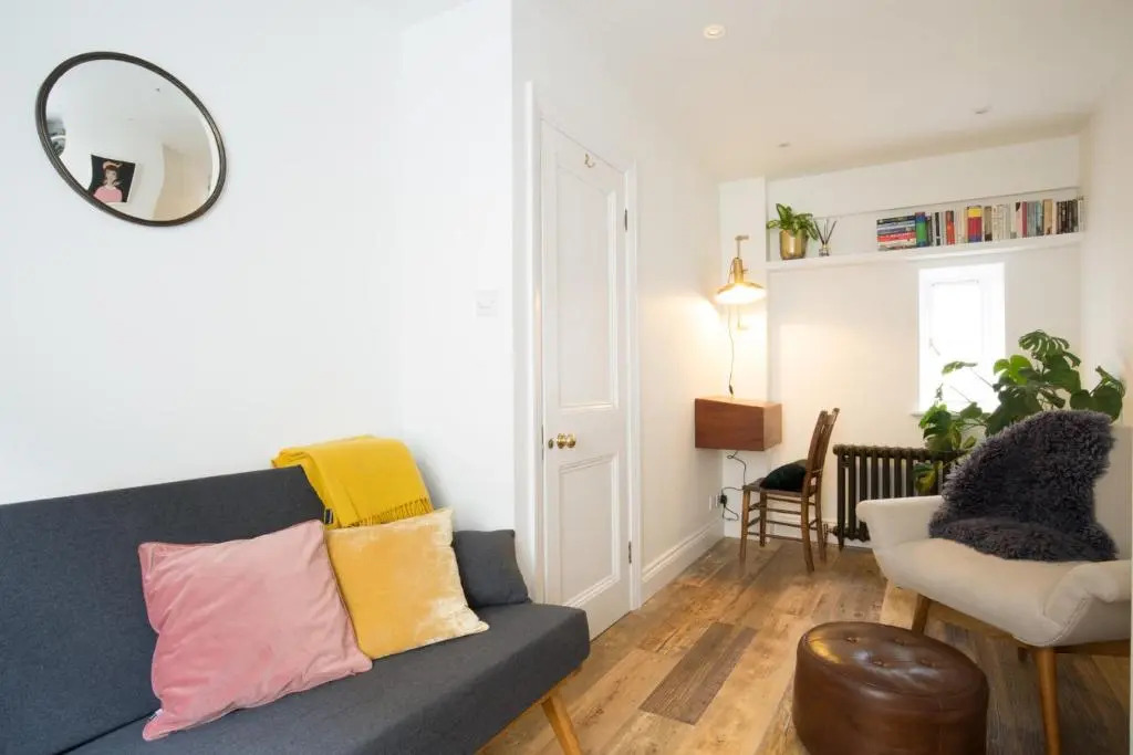 Central Georgian Townhouse with Free Parking