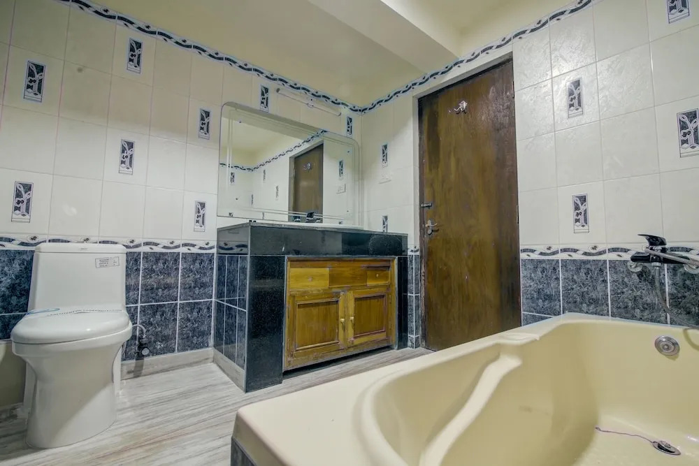 Muscatel Yavachi - 400 Mts from MG Marg