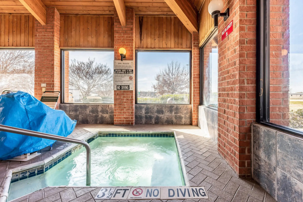 Econo Lodge Inn & Suites Mckinney - Plano North