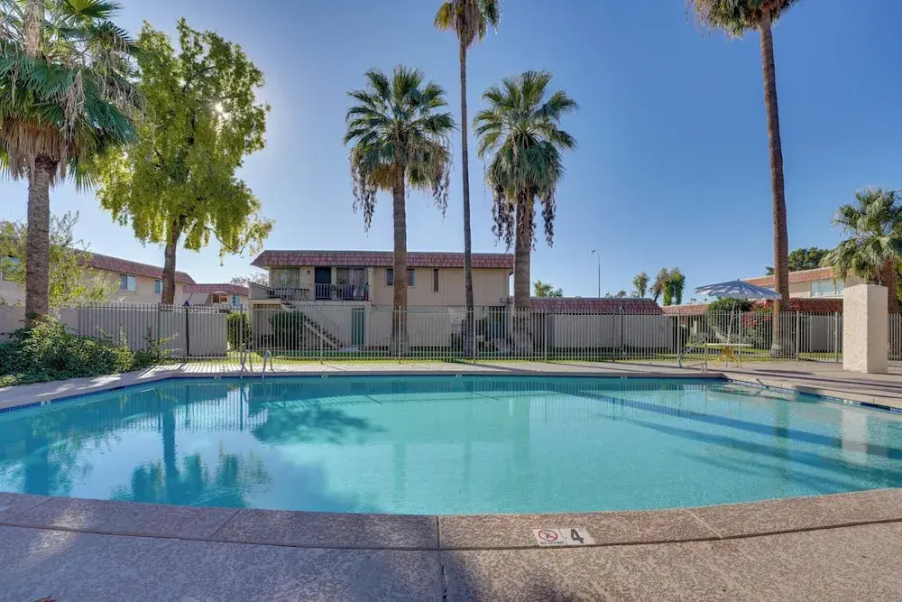 9 Mi to Downtown Tempe: Condo w/ Pool Access