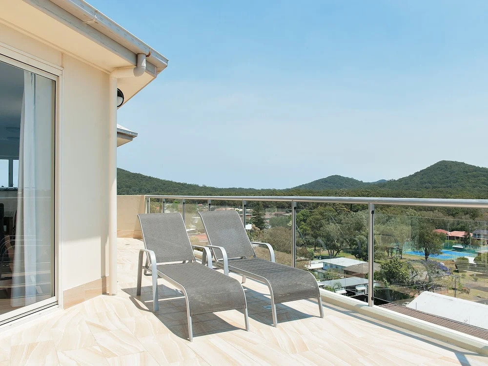 Shoal Bay Penthouse with Ocean Views and Resort Facilities