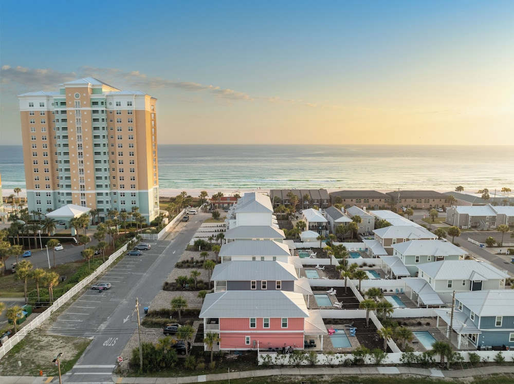Fabulous Modern Beach House - 4BR, 35BA: POOL/Beach View & Access/Balcony