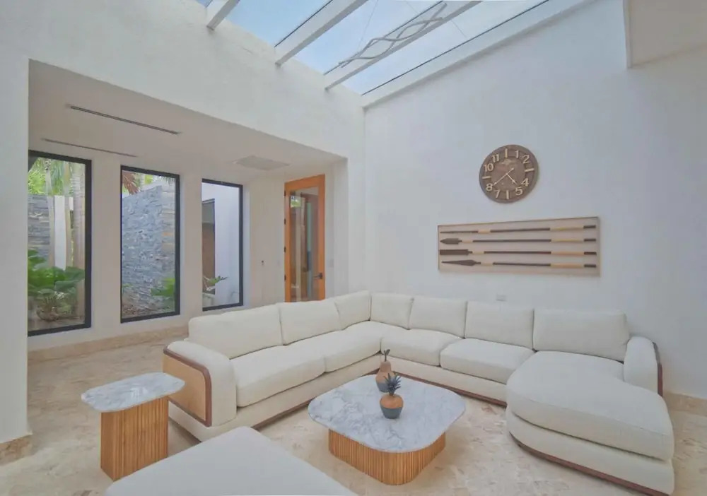 Modern Villa With Full Service Staff Close to Beach and Golf