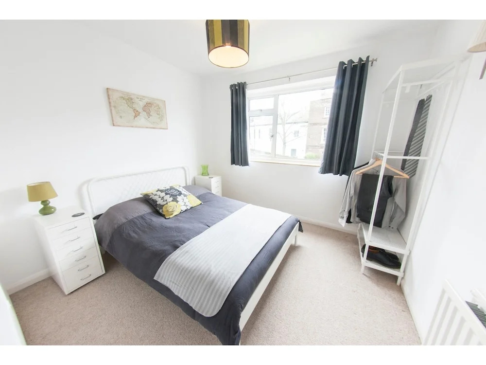 Bright & Airy 2-bedroom Flat for 6 in Blackheath