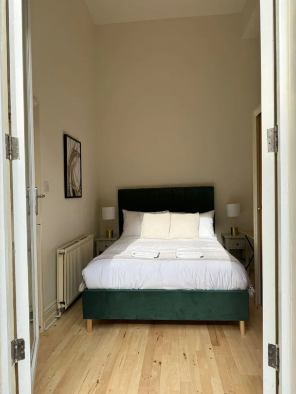 Newly Refurbished - Awesome 3 Bedroom Notting Hill Very Central With a Balcony