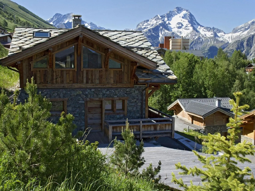 Spacious 14-person chalet with indoor pool in Les Deux Alpes