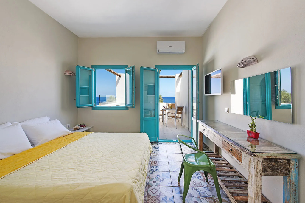 Nissia Beach Apartments & Suites
