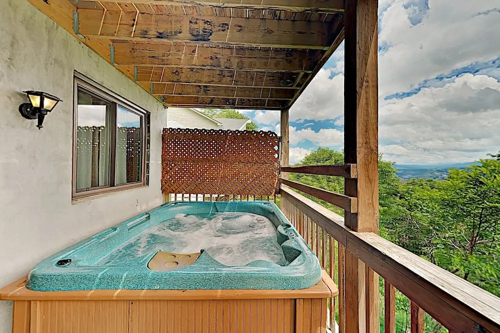 Chalet W/ Epic Mountain Views & Hot Tub 3 Bedroom Cabin