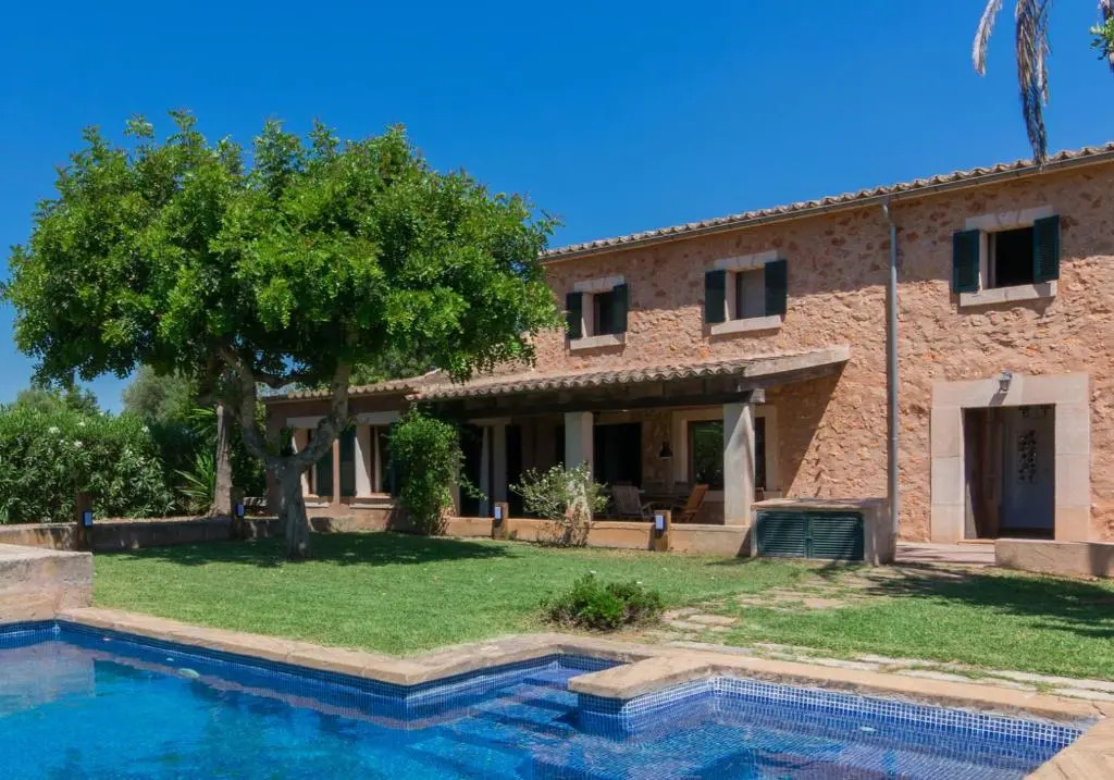 Preciosa casa con piscina a 1 Km de Santa Maria del cami