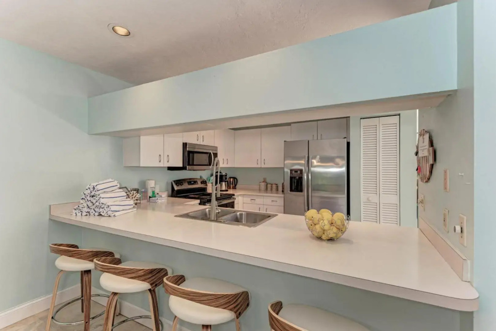 Island Serenity - 6250 Holmes #54