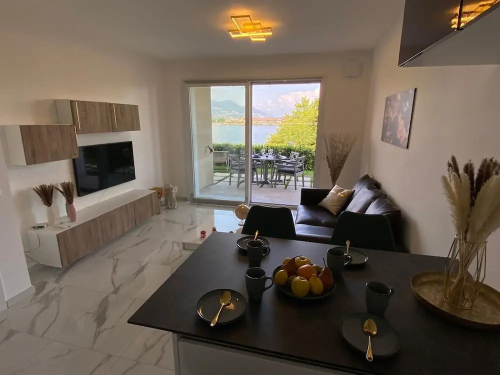 Amadeus Apartment With Lake View in Baveno