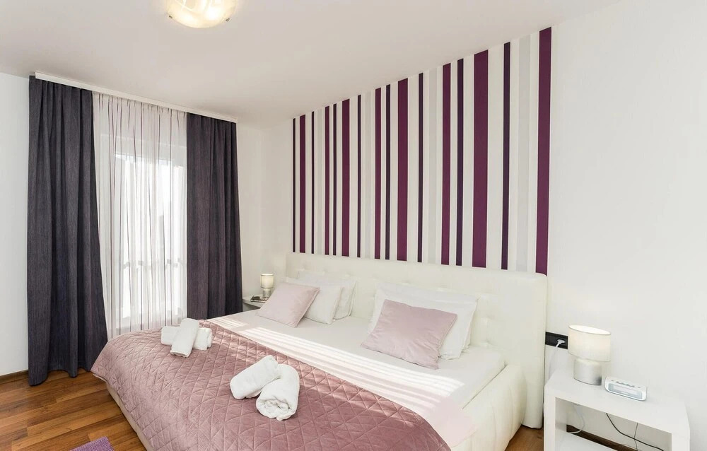 Beautiful Home in Zaton With Wifi and 6 Bedrooms