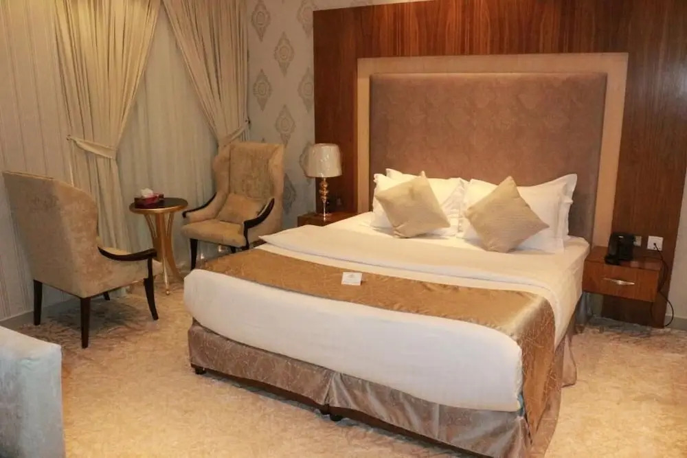Crown City Hotel -فندق كراون ستي