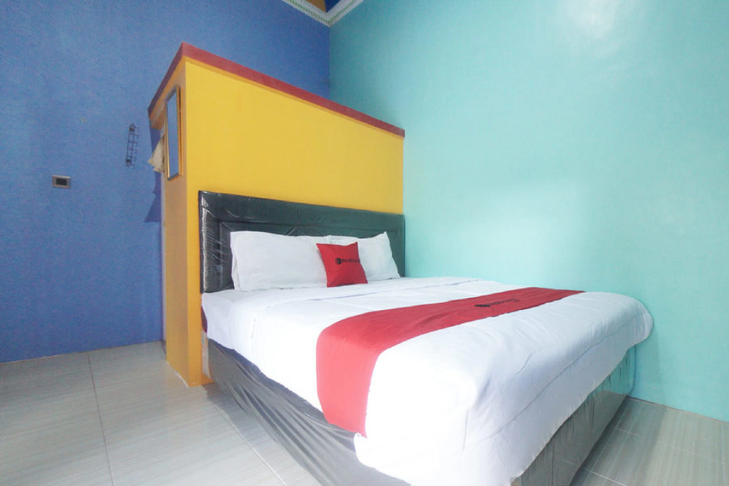 RedDoorz Syariah near Mall Roxy Banyuwangi 2