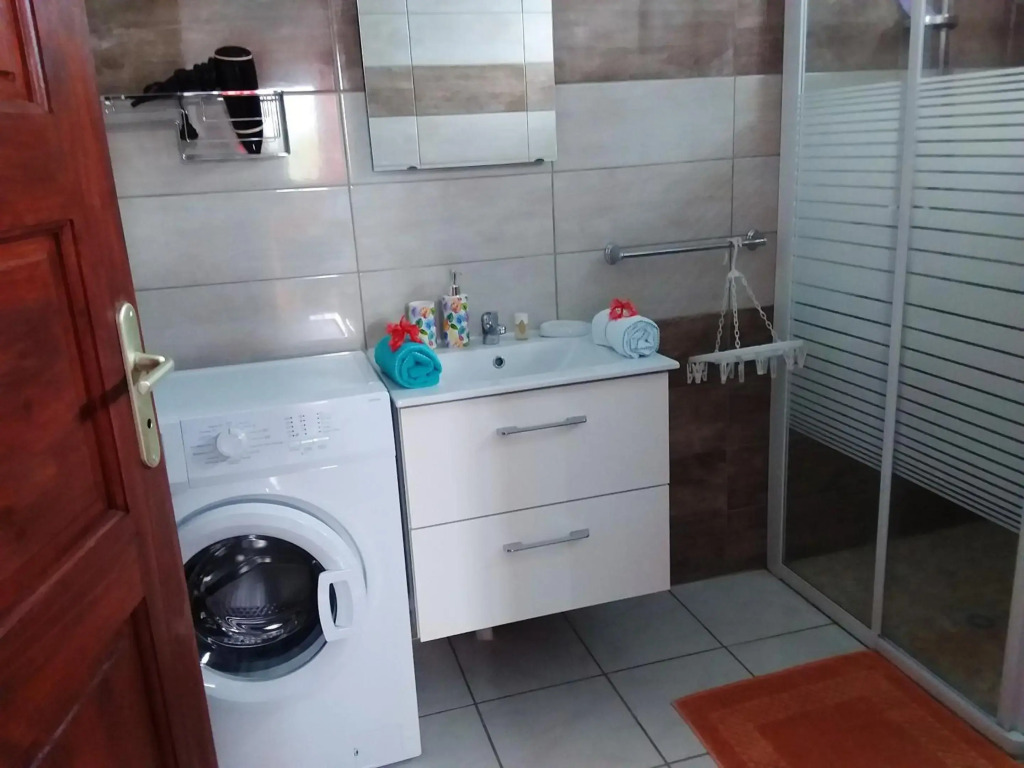 Maison d'une chambre avec piscine partagee jardin clos et wifi a Le Moule