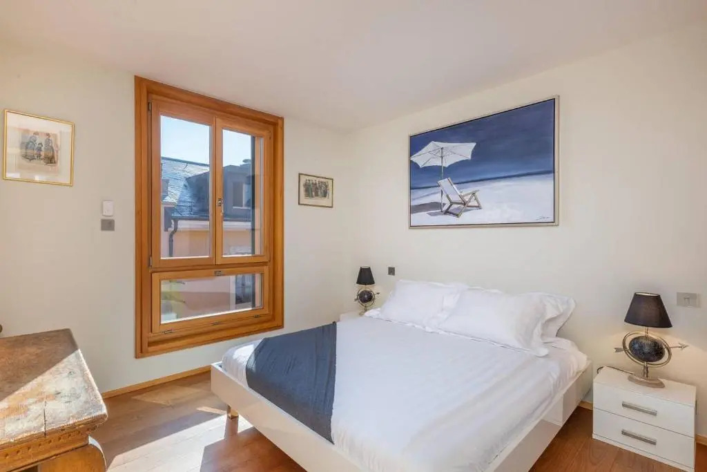 2BD Modern Apartment in Geneva Center with Rooftop by GuestLee