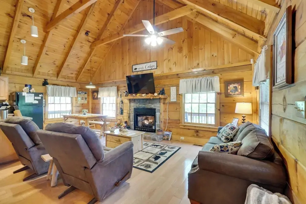 Total Privacy + Stunning Views in Smoky Mountains!