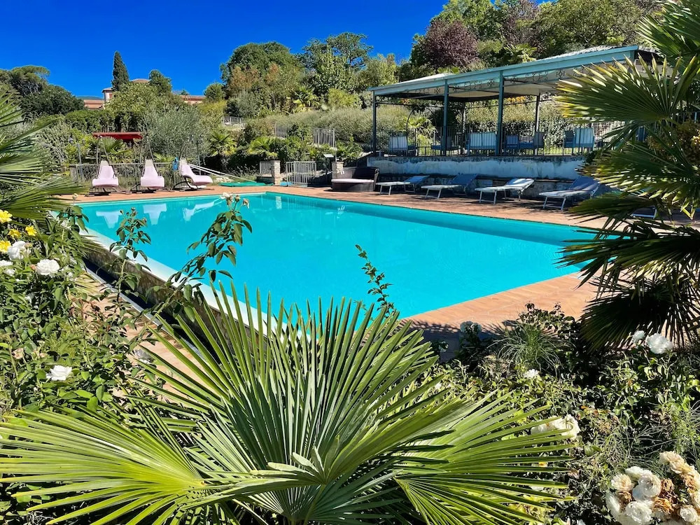 Apt 6 - Enjoy a Relaxing Time in a Romantic Setting, 0.7 Kms/spoleto Centre