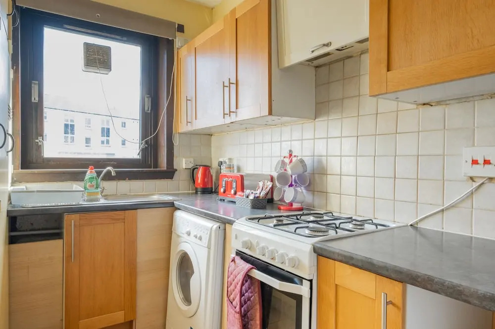Novelty Suites Froghall Avenue