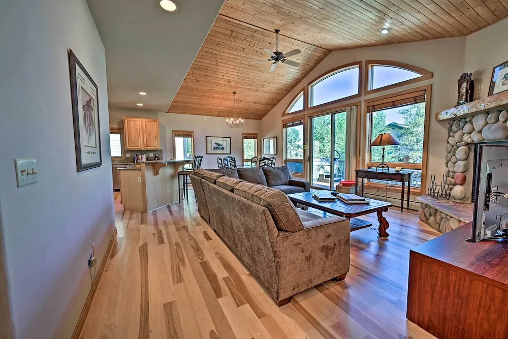 Mountain Home With Decks, Walk to Gondola