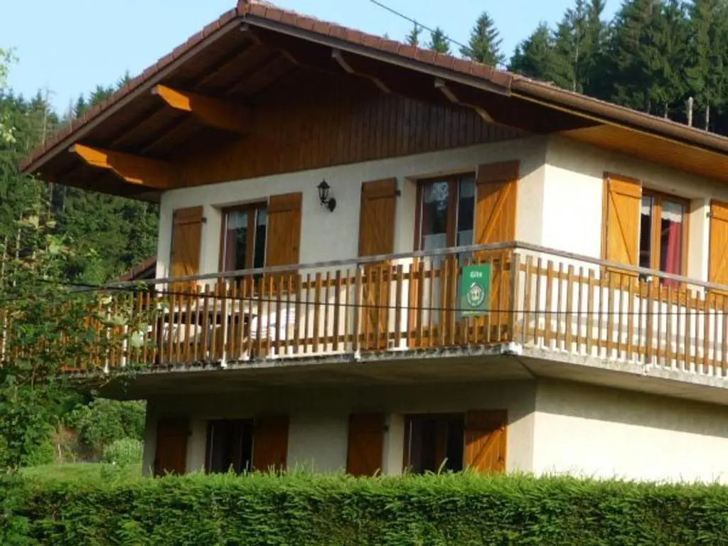 Chalet spacieux à Rochesson, près de Gérardmer, avec garage, cheminée, WIFI et équipements complets - FR-1-589-167