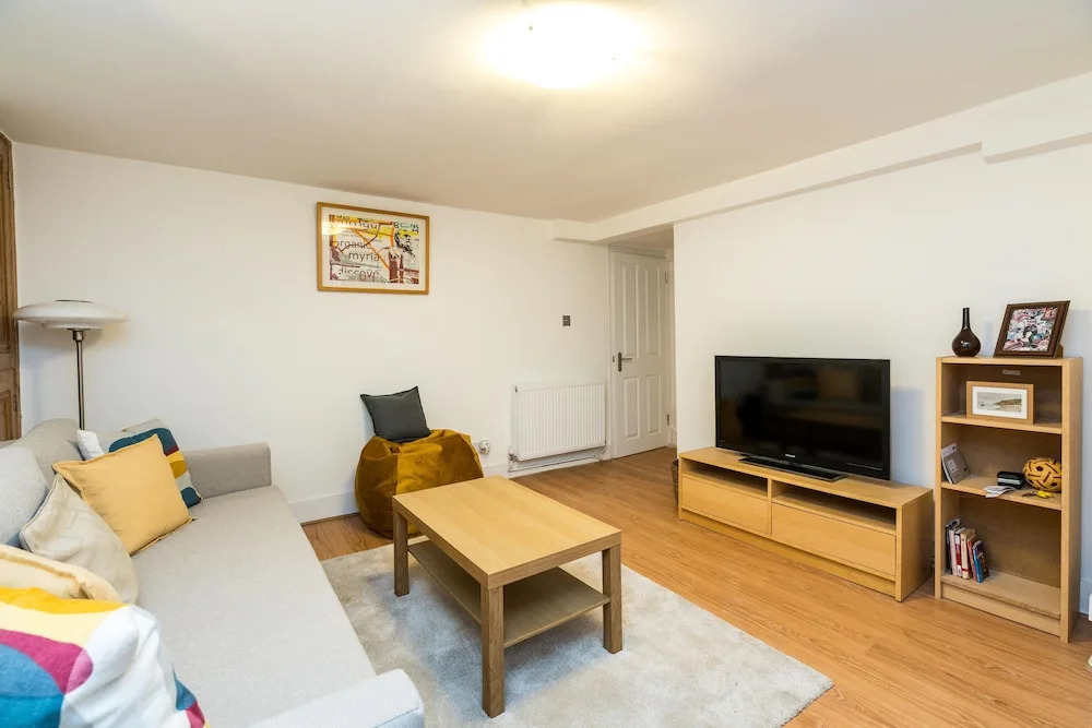 NEW Stylish 1 Bedroom Flat With Garden London